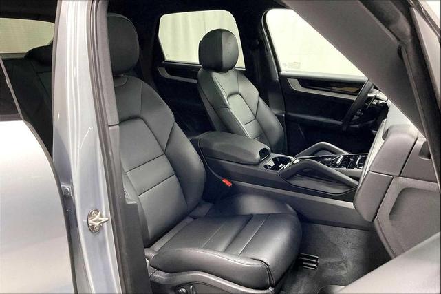 Photo of 2025 Dolomite Silver Metallic Porsche Cayenne