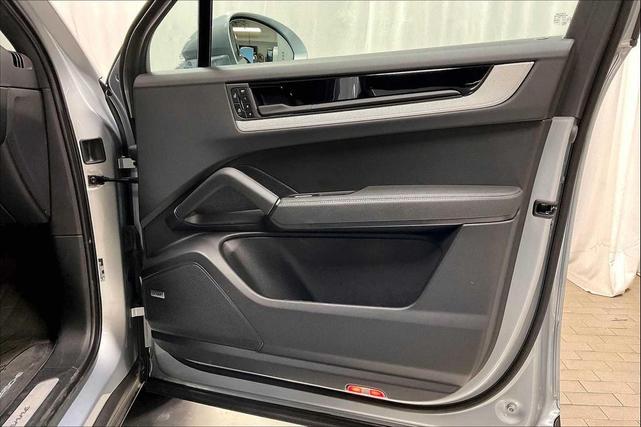Photo of 2025 Dolomite Silver Metallic Porsche Cayenne