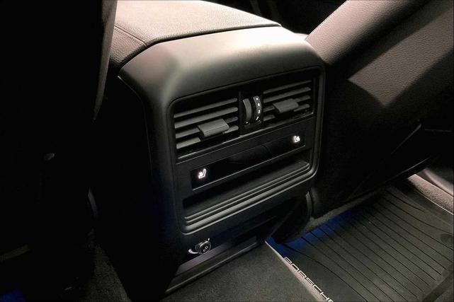 Photo of 2025 Dolomite Silver Metallic Porsche Cayenne