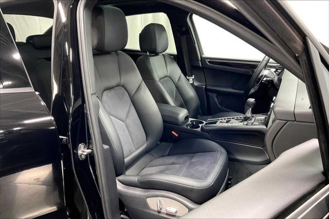 Photo of 2021 Black Porsche Macan