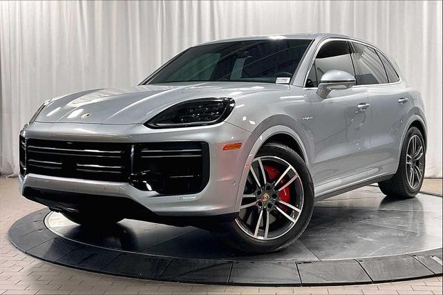 Photo of 2024 Dolomite Silver Metallic Porsche Cayenne