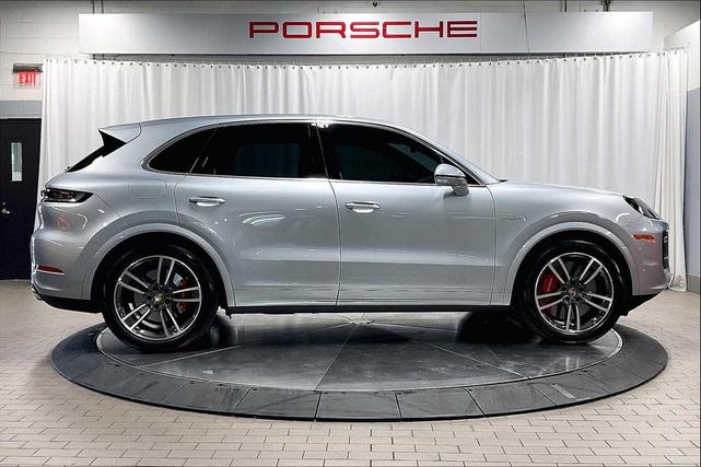 Photo of 2024 Dolomite Silver Metallic Porsche Cayenne