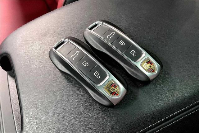 Photo of 2024 Dolomite Silver Metallic Porsche Cayenne