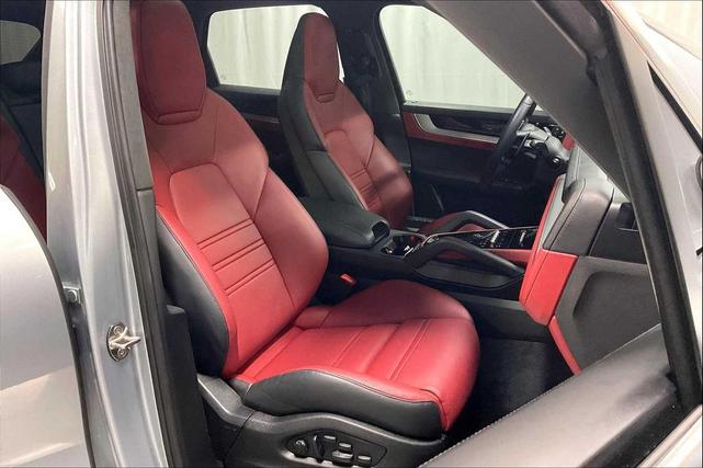 Photo of 2024 Dolomite Silver Metallic Porsche Cayenne
