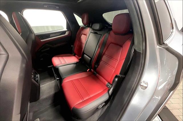 Photo of 2024 Dolomite Silver Metallic Porsche Cayenne