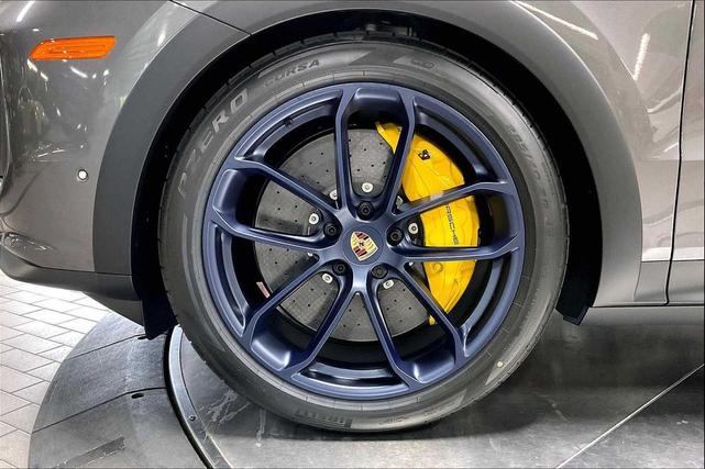 Photo of 2026 QUARTZITE GREY Porsche Cayenne