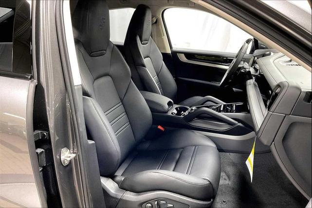 Photo of 2026 QUARTZITE GREY Porsche Cayenne