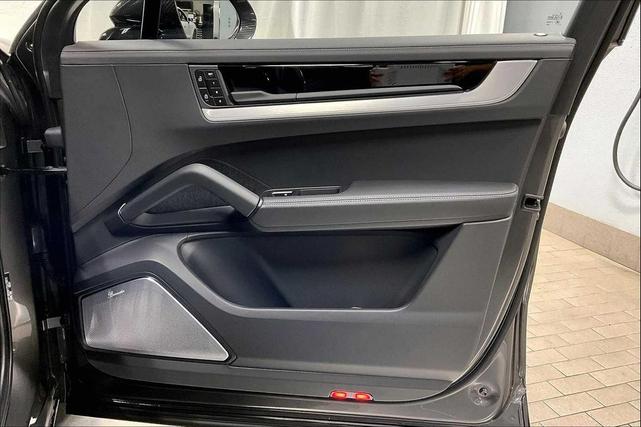 Photo of 2026 QUARTZITE GREY Porsche Cayenne