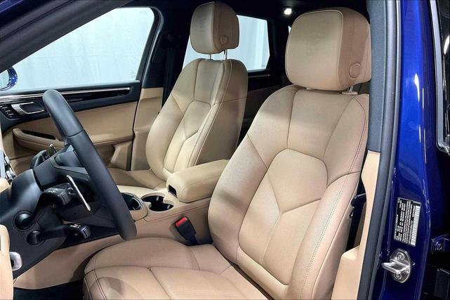 Photo of 2025 Gentian Blue Metallic Porsche Macan