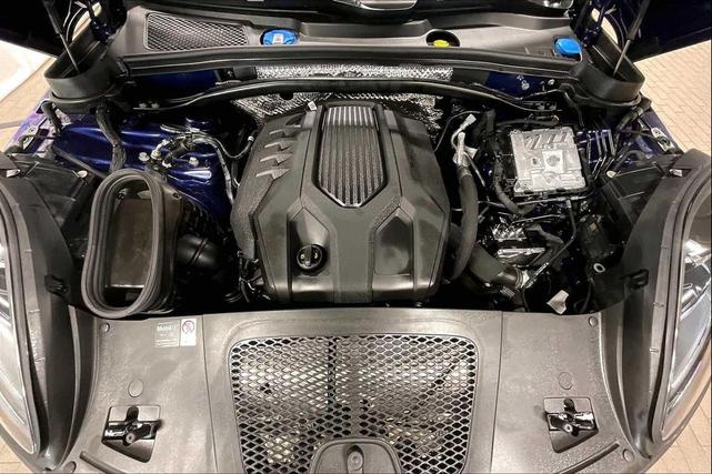 Photo of 2025 Gentian Blue Metallic Porsche Macan