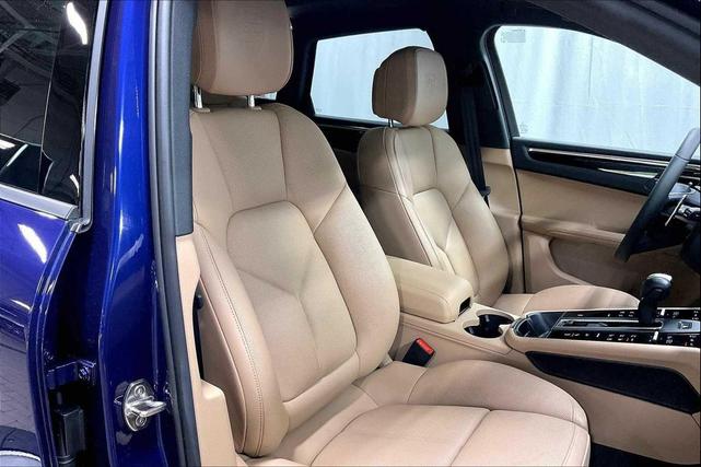 Photo of 2025 Gentian Blue Metallic Porsche Macan