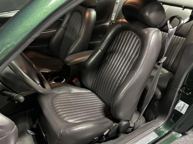 Photo of 2001 Electric Green Clearcoat Metallic Ford Mustang