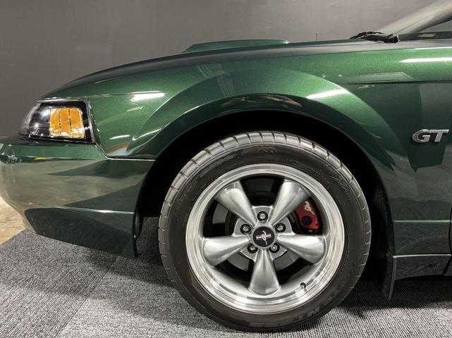 Photo of 2001 Electric Green Clearcoat Metallic Ford Mustang
