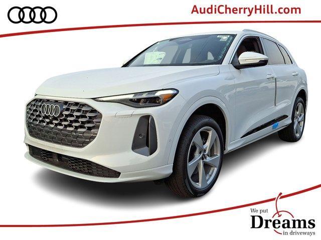 Photo of 2025 Glacier White Metallic Audi Q5