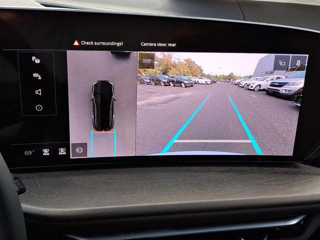 Photo of 2025 Glacier White Metallic Audi Q5