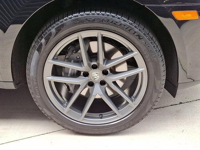 Photo of 2024 Jet Black Metallic Porsche Macan