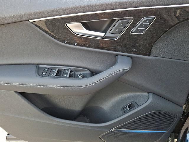 Photo of 2025 Waitomo Blue Metallic Audi Q7