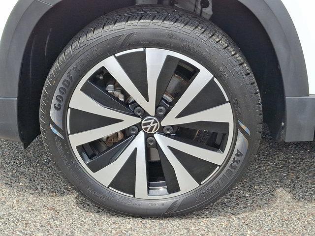 Photo of 2022 Pure White Volkswagen Taos