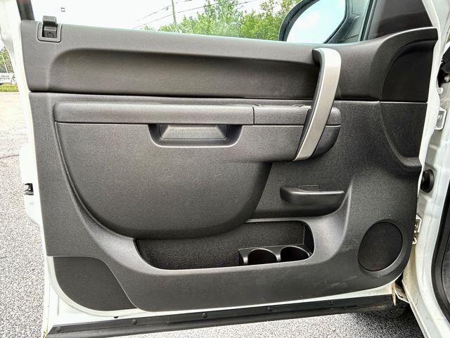 Photo of 2014 White Chevrolet Silverado 2500
