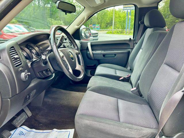 Photo of 2014 White Chevrolet Silverado 2500