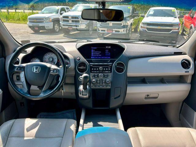 Photo of 2015 Silver Honda Pilot