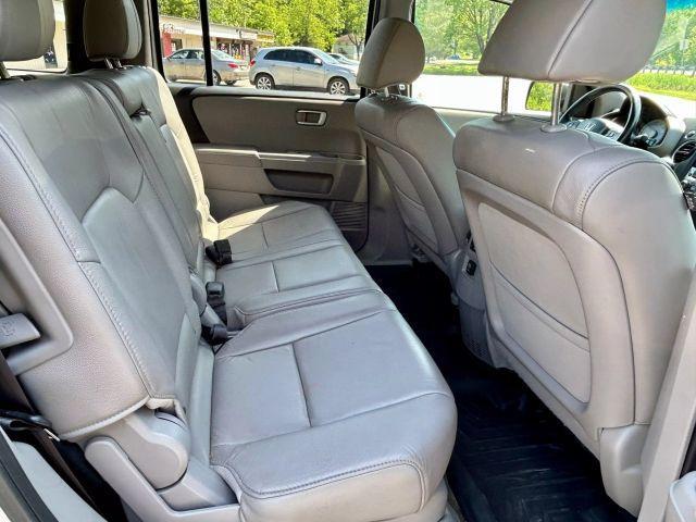 Photo of 2015 Silver Honda Pilot