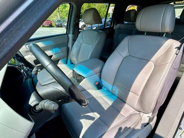 Photo of 2015 Silver Honda Pilot