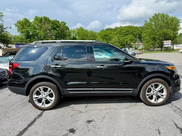 Photo of 2015 Black Ford Explorer