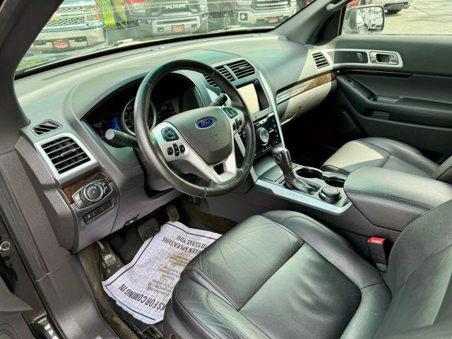 Photo of 2015 Black Ford Explorer
