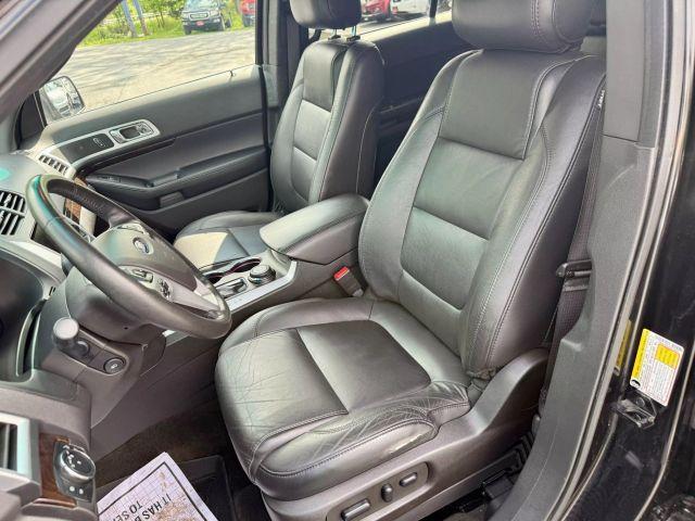 Photo of 2015 Black Ford Explorer