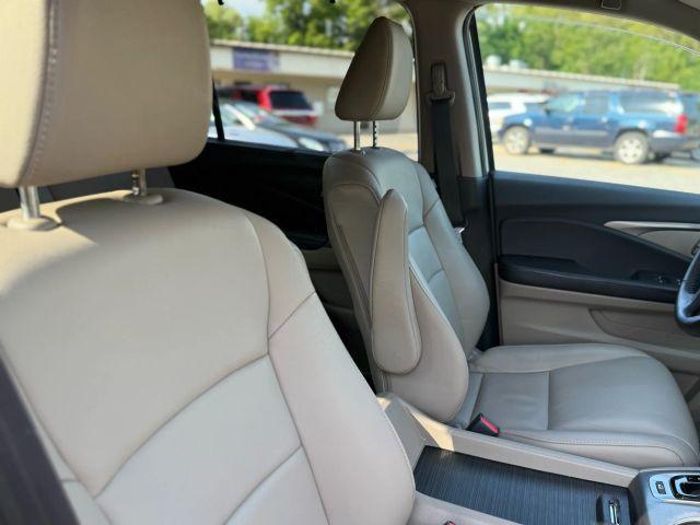 Photo of 2018 White Honda Pilot