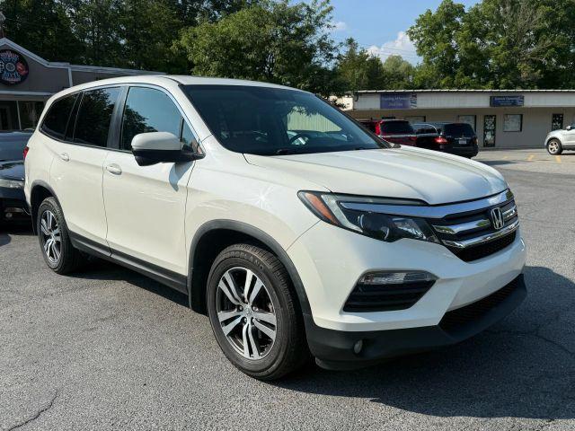 Photo of 2018 White Honda Pilot