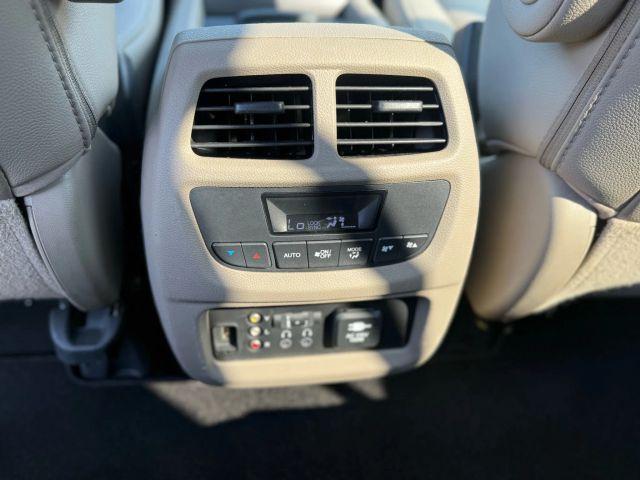 Photo of 2018 White Honda Pilot