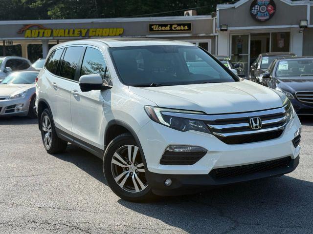 Photo of 2018 White Honda Pilot