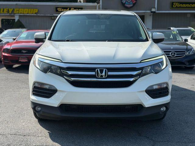 Photo of 2018 White Honda Pilot