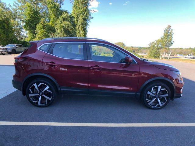 Photo of 2022 Scarlet Ember Pearl Metallic Nissan Rogue Sport
