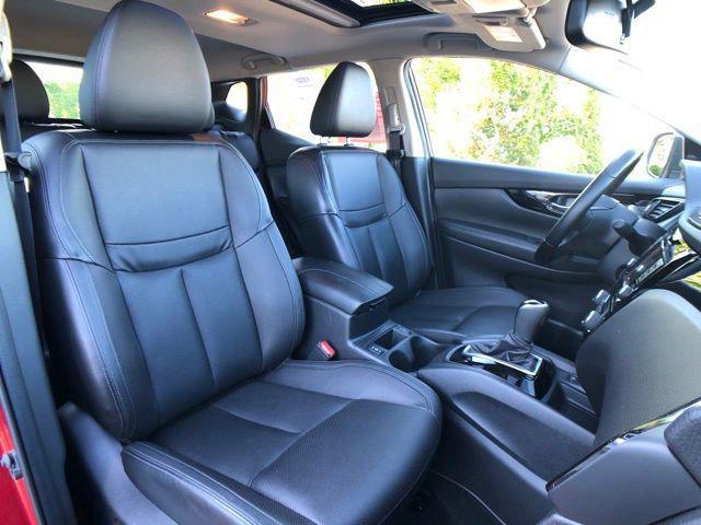 Photo of 2022 Scarlet Ember Pearl Metallic Nissan Rogue Sport