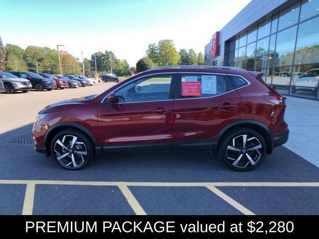 Photo of 2022 Scarlet Ember Pearl Metallic Nissan Rogue Sport