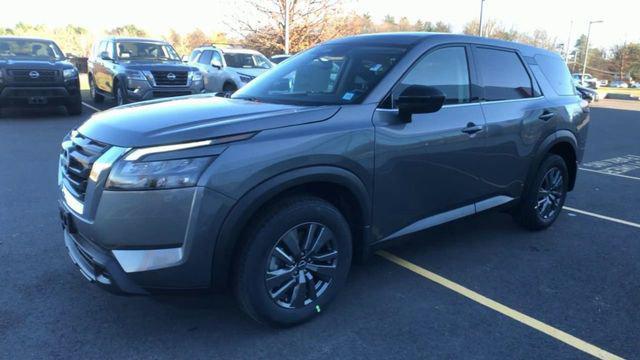 Photo of 2025 Gun Metallic Nissan Pathfinder