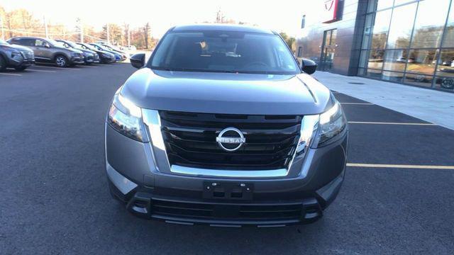 Photo of 2025 Gun Metallic Nissan Pathfinder