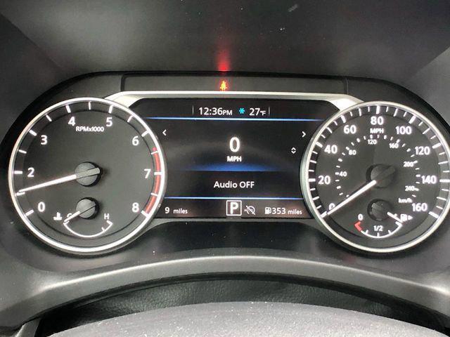 Photo of 2025 Aspen White Tricoat/Super Black Nissan Sentra
