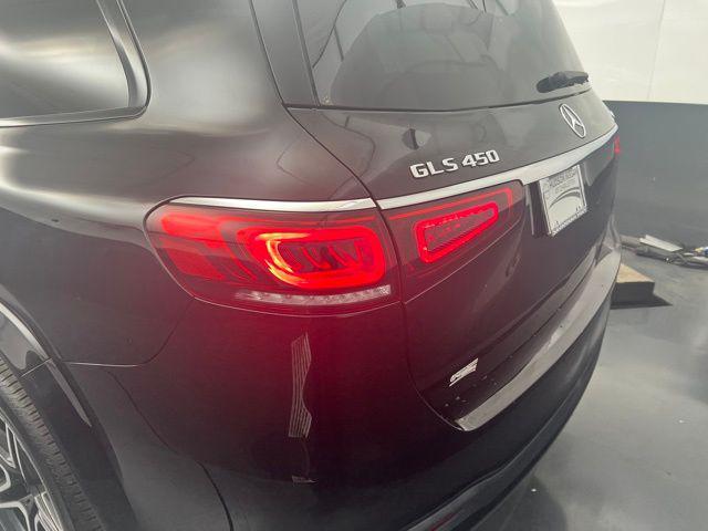 Photo of 2022 Black Mercedes-Benz GLS 450
