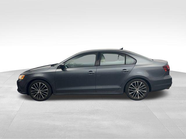 Photo of 2016 Platinum Gray Metallic Volkswagen Jetta