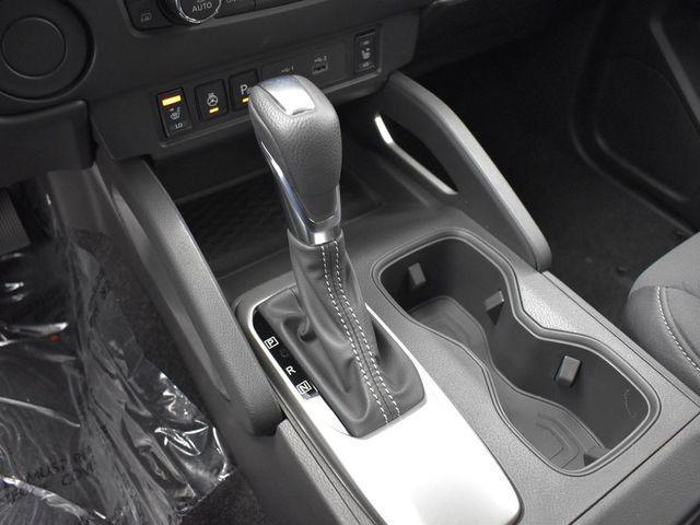 Photo of 2024 Glacier White Nissan Frontier