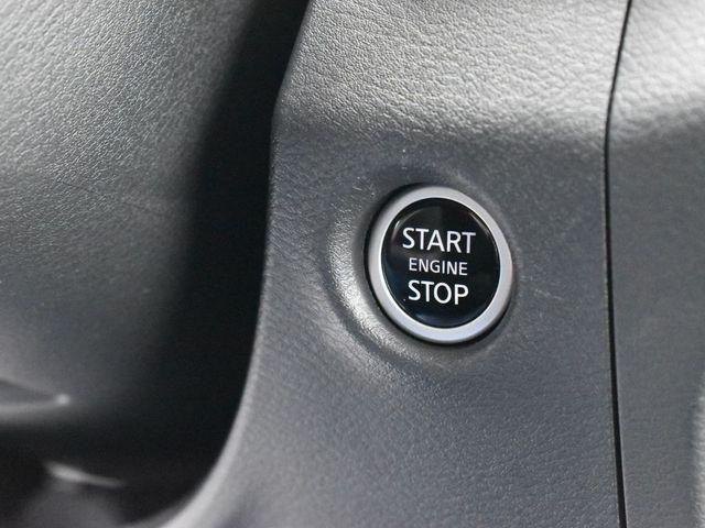 Photo of 2024 Glacier White Nissan Frontier