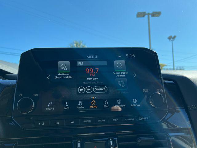 Photo of 2025 Everest White Pearl Tricoat Nissan Pathfinder