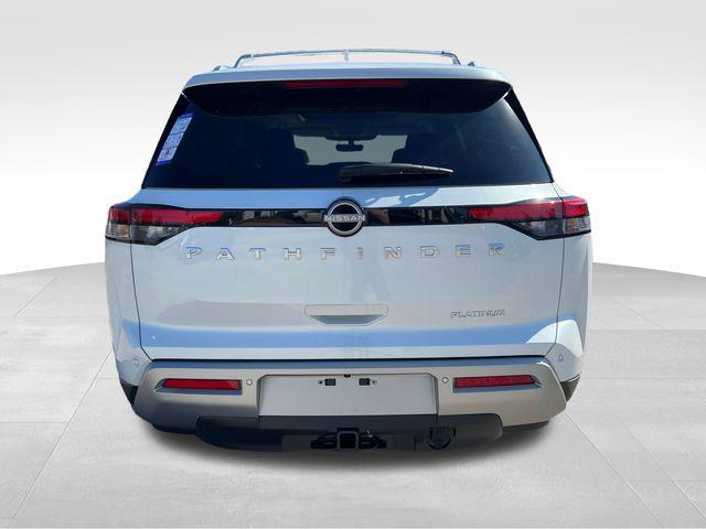 Photo of 2025 Everest White Pearl Tricoat Nissan Pathfinder