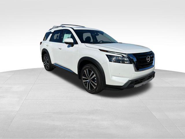 Photo of 2025 Everest White Pearl Tricoat Nissan Pathfinder