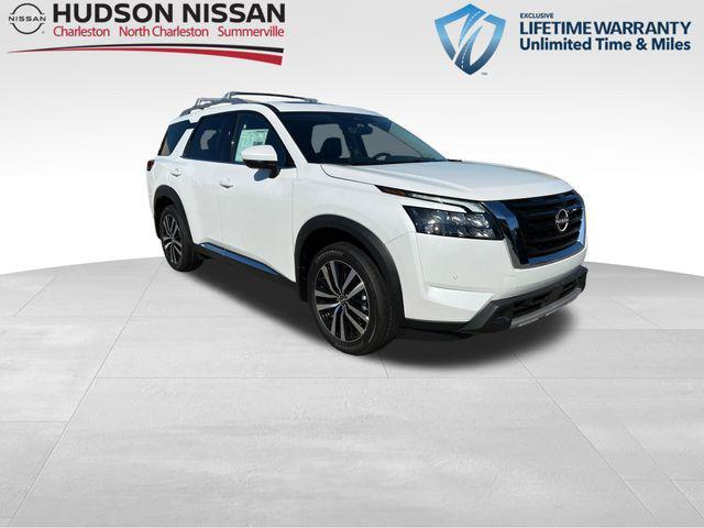 Photo of 2025 Everest White Pearl Tricoat Nissan Pathfinder