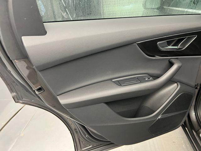 Photo of 2022 Gray Metallic Audi Q7